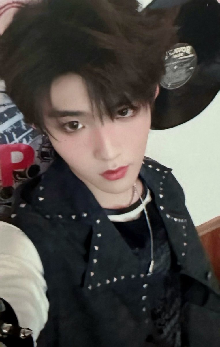 suxinxin_'s tweet image. พูดไปใครจะเชื่อ สองรูปนี้คือคนคนเดียวกัน เปลี่ยนแค่ท่ากับชุด ㅠㅠ