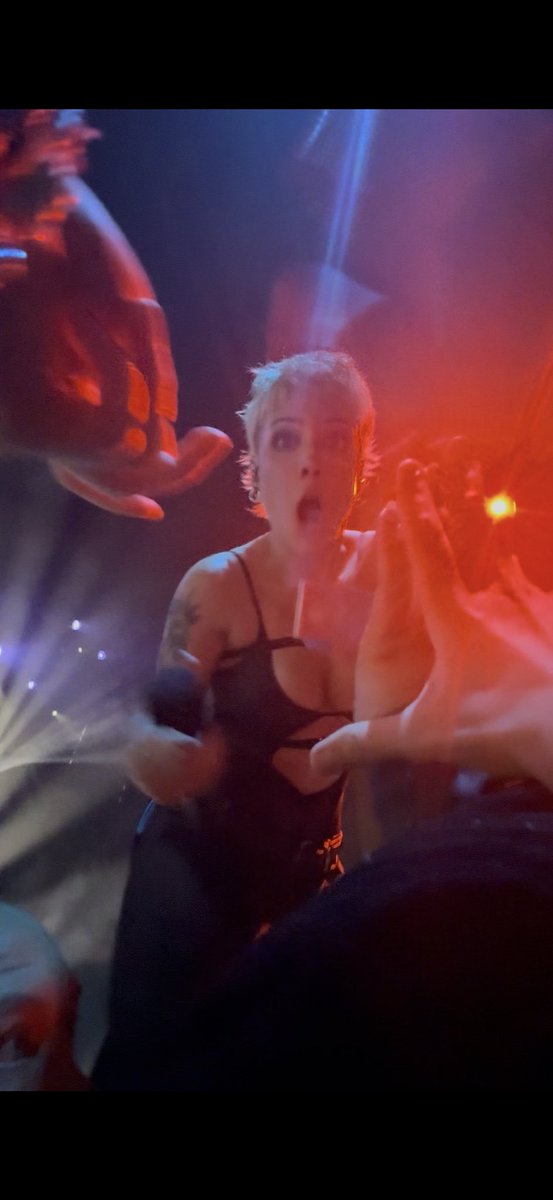 DontUWeep's tweet photo. I am the happiest omg! Halsey freaking out for me and asking if I’m okay 😭❤️ best night ever!! @haIseylq #BackToBadlandsTour #backtobadlandsDetroit https://t.co/4Dx1k6rGhz