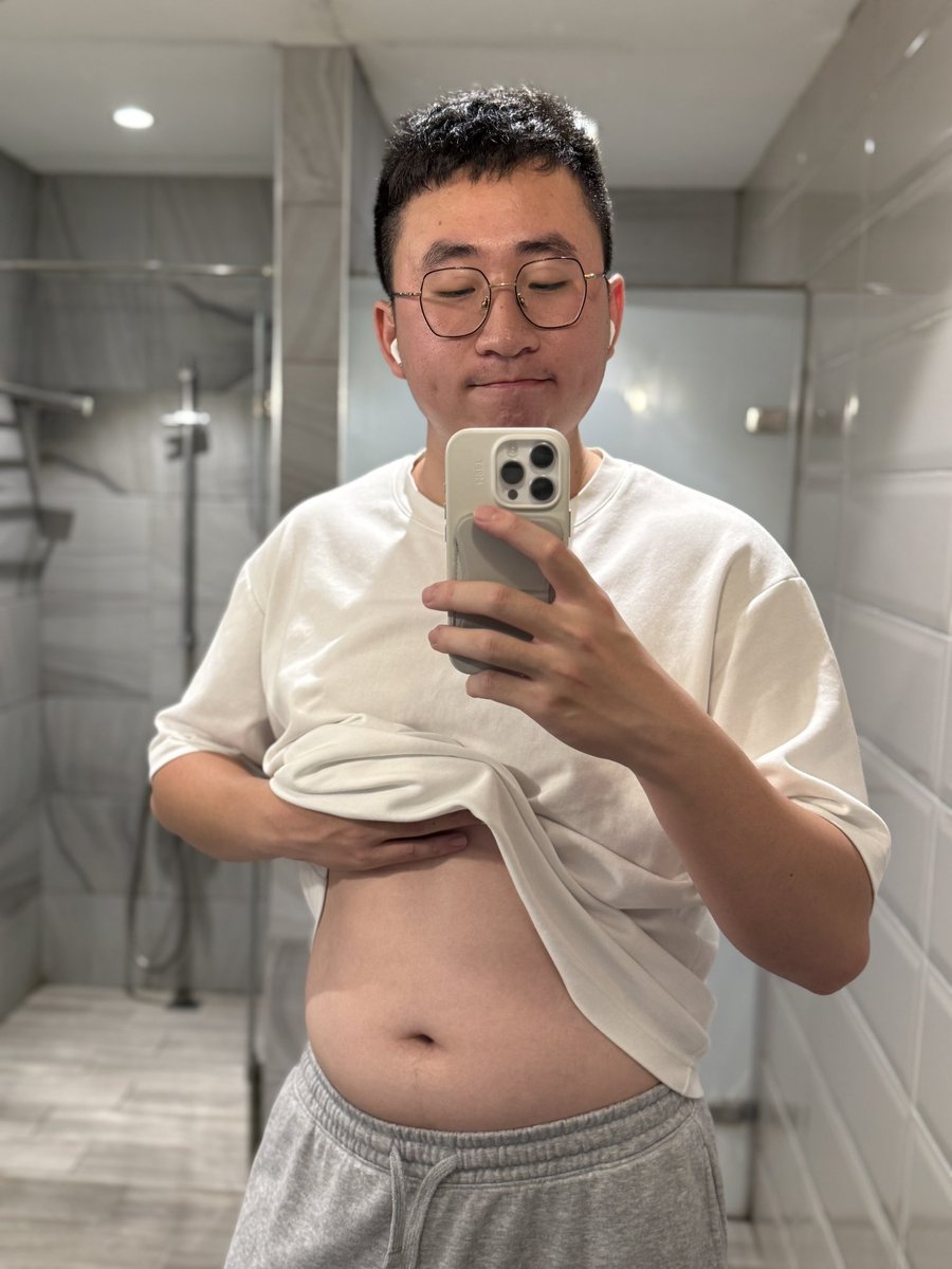 肥肚肚跑出來了🥹