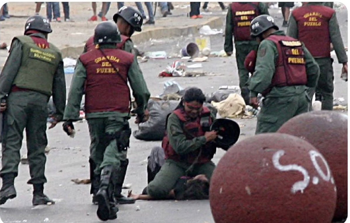 freddyzur's tweet image. ⚠️ Justicia para Marvinia Jiménez ⚠️
El 24 de febrero de 2014, Marvinia fue agredida brutalmente por Josneidy Nayarith Castillo Manzanilla, funcionario de la GNB, en La Isabelica, Valencia.
Hoy seguimos exigiendo que se haga justicia.
No descansaremos hasta que pague por sus…