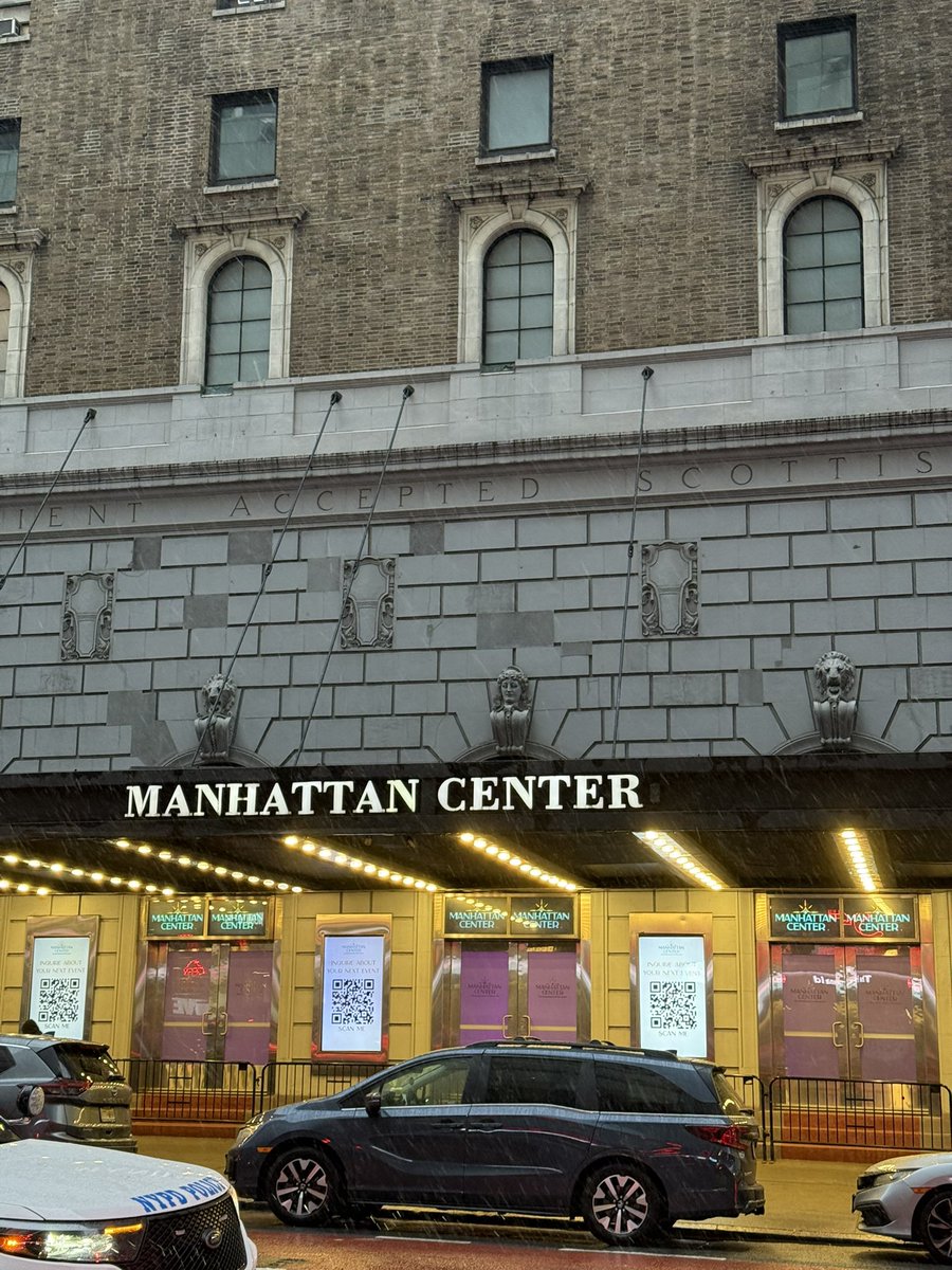 Takuya_Jazz's tweet image. The Last Rock Starsのニューヨーク公演から数年、ここを通るたびに熱い思い出が蘇ります！
またぜひコンサートやってほしいなー

#TLRS #YOSHIKI