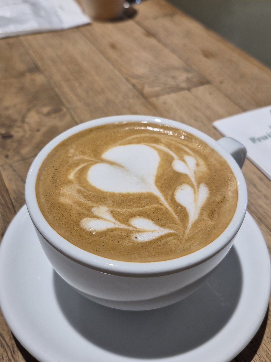 knockwrite's tweet image. 저 살아있고요
나나킴 작가님 뵈었어요