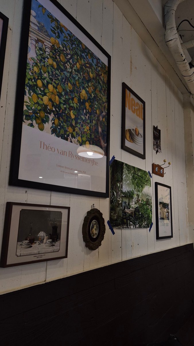 knockwrite's tweet image. 저 살아있고요
나나킴 작가님 뵈었어요