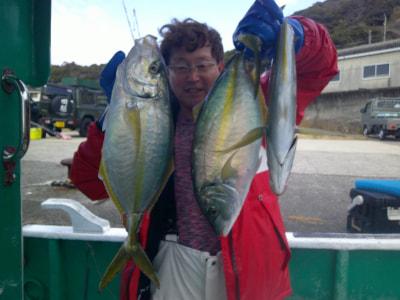 minnaga_com's tweet photo. 和歌山県南部 久美丸

前半シマアジ狙い
後半は自由時間で出船。潮悪く釣り難かったです。

https://t.co/qZe7i4n2fC https://t.co/ZWo1fGxclp