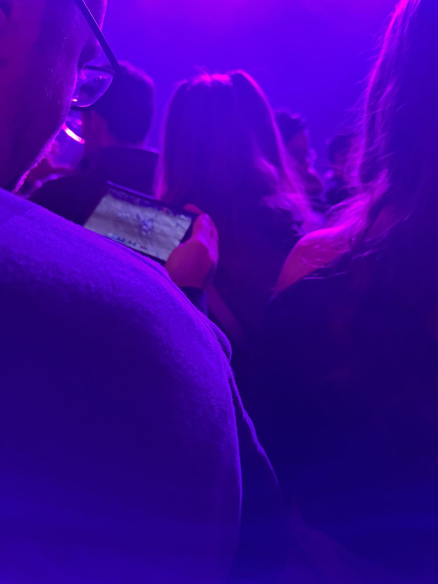 implctdmand1's tweet image. BOOOO watched the game and checked scores almost the whole concert and stood still and didn’t even nod his head. Not to mention I couldn’t see anything LMAO @halsey :(