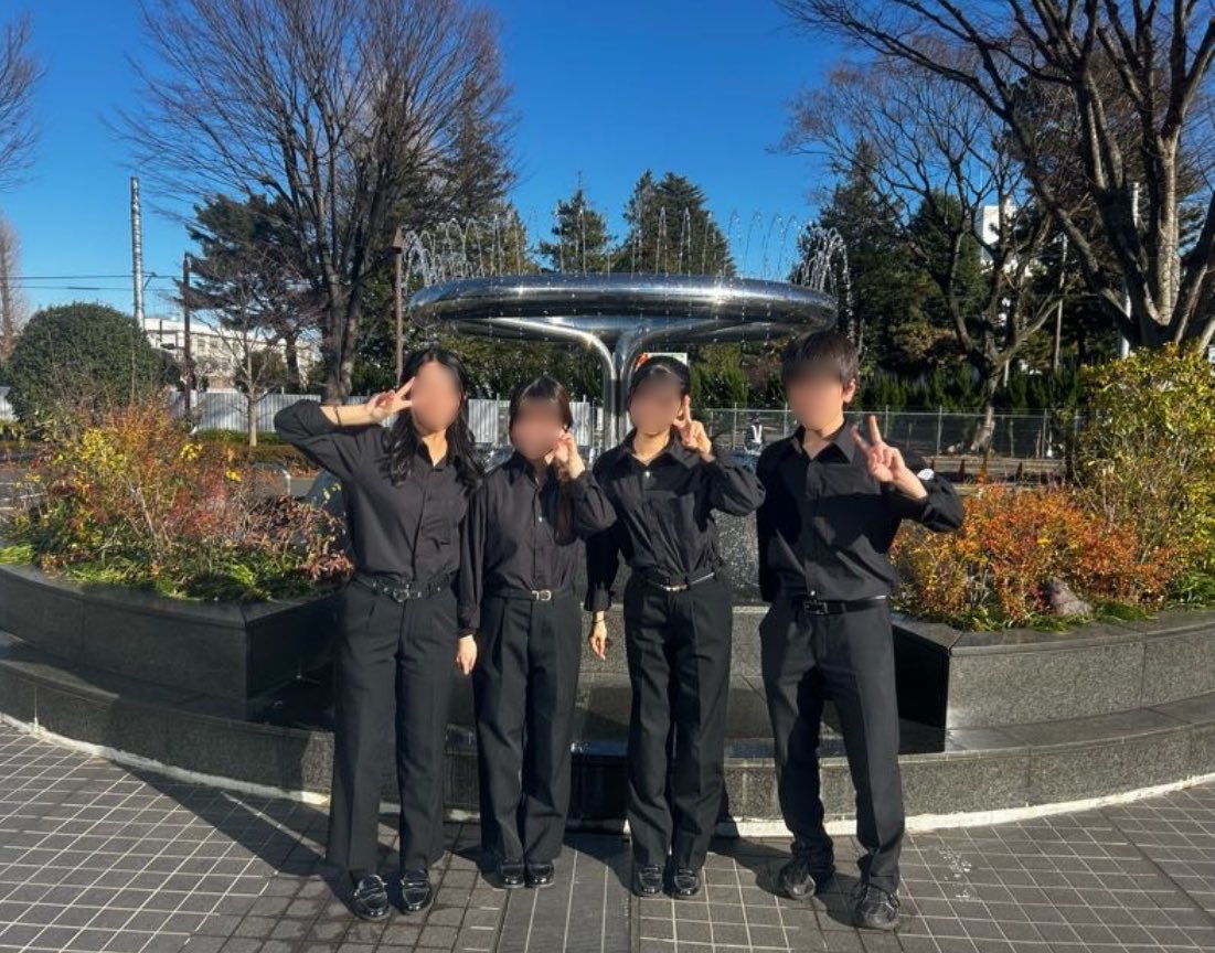 【アンサンブルコンサート】
12月27日、28日に府中の森芸術劇場にて行われた第49回東京都高等学校アンサンブルコンテストに、町田高校から金管八重奏、クラリネット四重奏が出場しました。結果は、金管八重奏が銀賞、
クラリネット四重奏が金賞をいただきました。応援ありがとうございました！