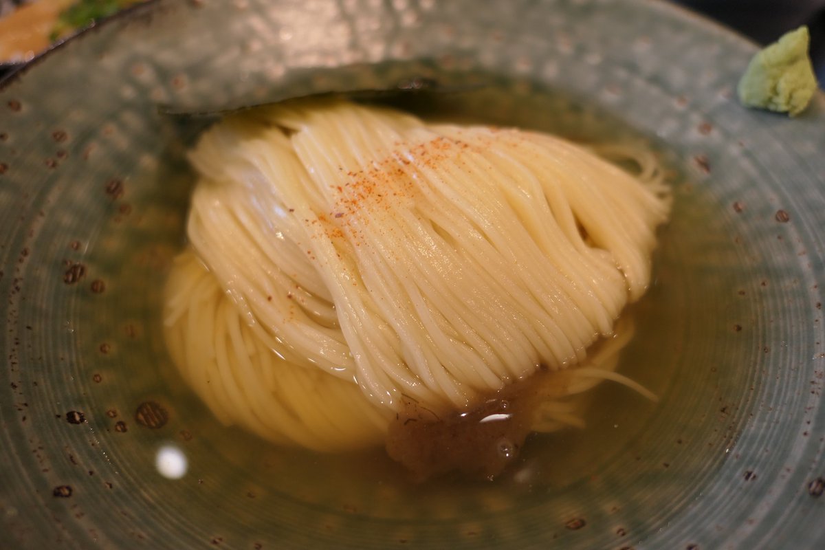 ImLUVit777's tweet photo. 【昆布水】麺屋さすけ本店さんを
ルーチン2軒目に到着昆布水行っちゃおうかね…と着丼するとこここ、この麺ヤバくね👀見るからに美味そうやないかい…SSKさんよりチュルチュルとのことで啜るとチュルチュル麺だけでも美味いのにつけダレ2種とアレコレしておるとすぐなくなっちゃうよねー🤤🤤🤤うまし！ https://t.co/KkebVx3swG