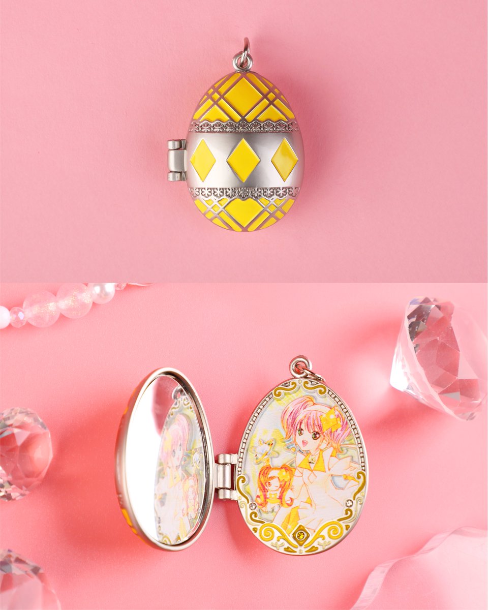 『캐릭캐릭 체인지!』 오리지널 MD
🌟수호알 메탈 팬던트 소개✨
 
메탈 팬던트를 열면 히나모리 아무의
캐릭터 변신 모습과 거울이 보여요!
(좋은 건 더 크게 보기💖)
 
1월 20일 오후 2시부터 서울미디어코믹스
스마트 스토어에서 만나 보실 수 있습니다.
📆 1월 20일(화) 오후 2시 ~ 재고 소진