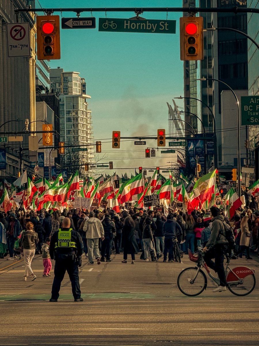 Alireza_Hagh's tweet photo. همه دنیا صدای این انقلاب رو شنیده 🥺❤️ 
ما تا سرنگونی جمهوری خونخوار اسلامی لحظه ای آروم نمیگیریم …
Vancouver - January 18th 2026
#IranMassacre 
#IranRevoIution2026 
#جاويدشاه‌ https://t.co/88Xk3kKaiL