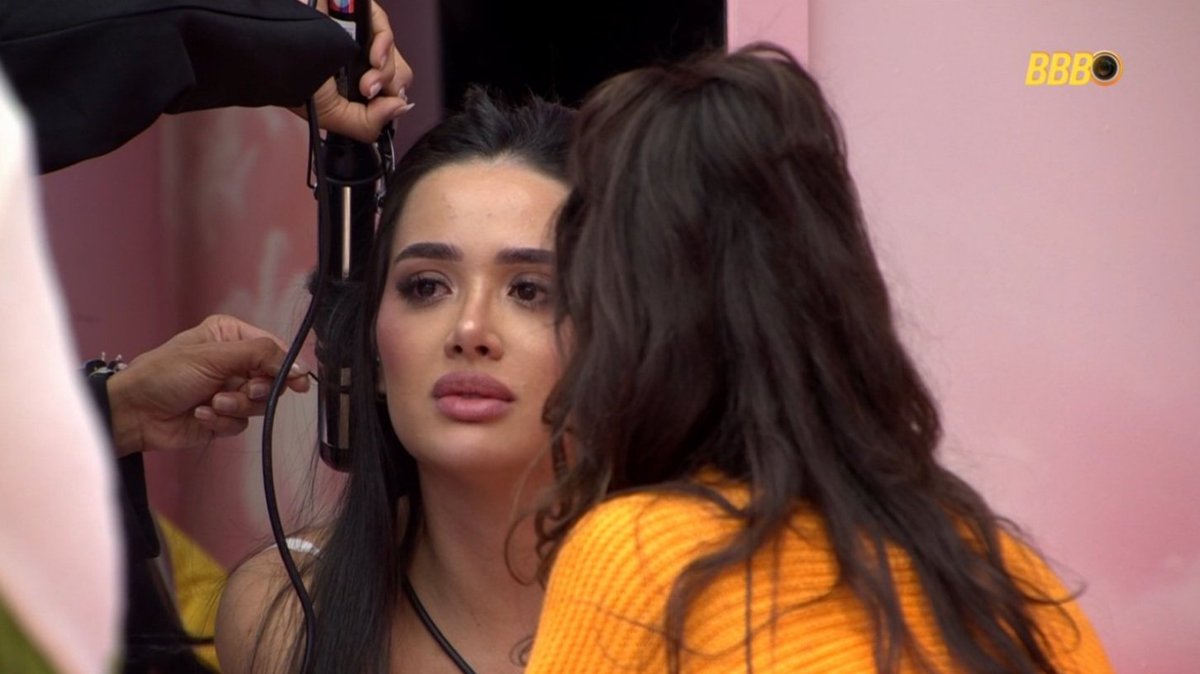 SiteJamesons's tweet image. Não era obrigação da produção já ter chamado a Jordana para um atendimento psicológico? Para oferecer o suporte necessário? Ela foi assediada dentro do BBB.

Entendo que devam estar batendo cabeça quantoa a edição do programa de hoje, sobre como vai ser a votação e a continuidade…