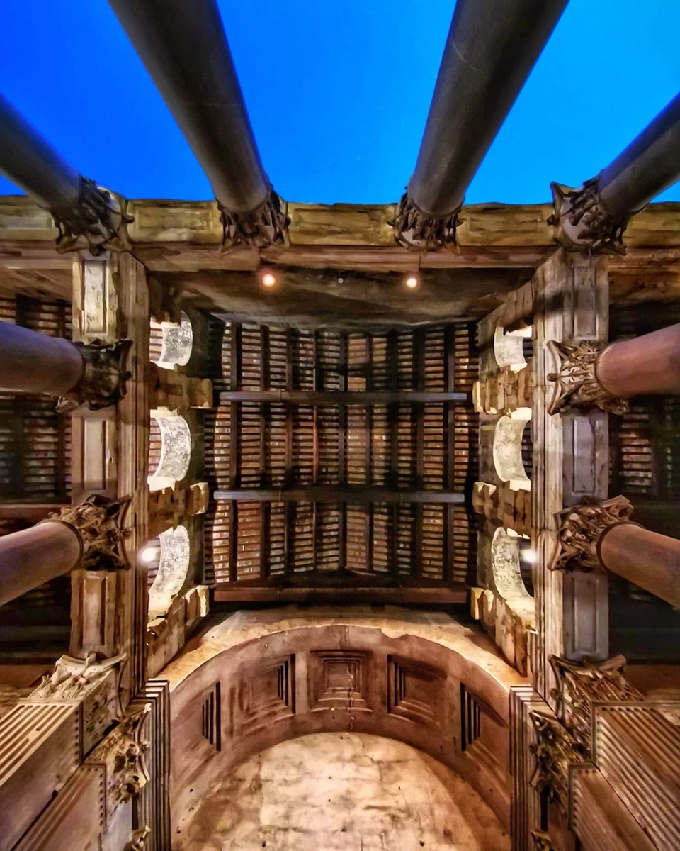 antmoose's tweet image. The #portico of the #Pantheon in #Rome, looking up in the central section. Of all the parts of this great building, the porch has perhaps undergone the most change over the centuries. A little #SpoliaSunday night thread. 🧵