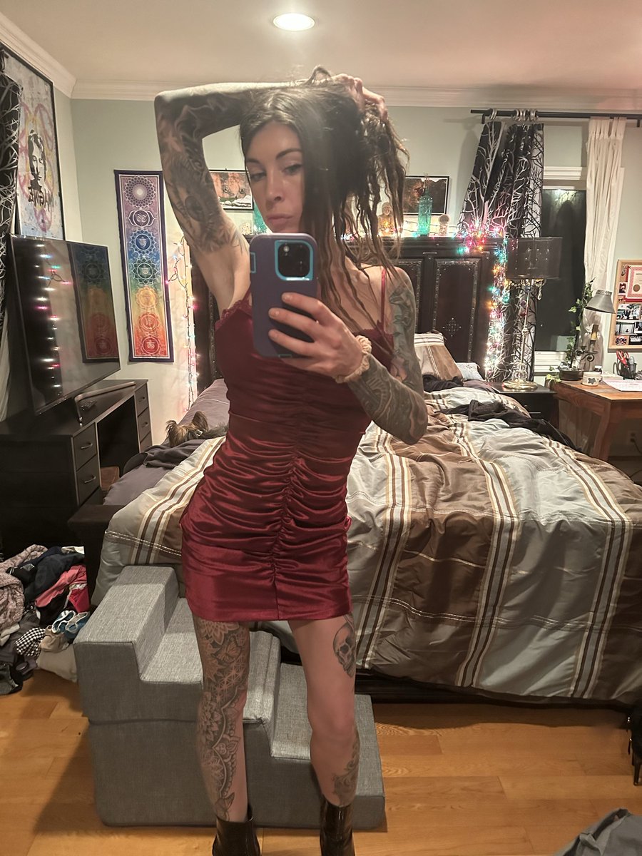 Happy Sunday. What’s something positive you’re doing for yourself today? Try to have better self talk (how you communicate to yourself) - remember that your inner dialogue plays into part how you heal and grow.