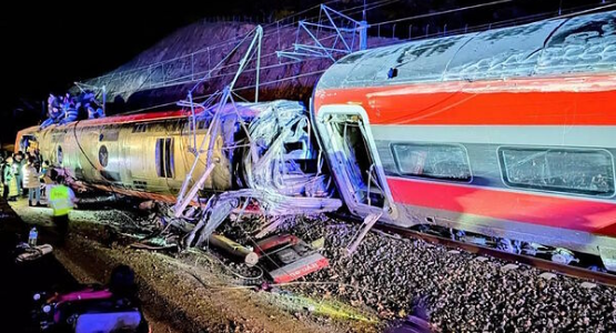 BB3Adri's tweet image. Seguiremos mañana con la información y seguimiento del accidente de tren de Córdoba.

A todos los familiares y amigos de los fallecidos, mi más sincero pésame.

A los heridos, pronta recuperación.

A los compis de los diferentes cuerpos que están trabajando en la zona, mucha…
