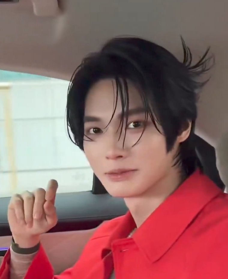 matcharoong's tweet image. Win and his tuing tuing hair🤏🏻

WIN PRADA FW26 ICONIC 
#PRADAFW26xWIN
#winmetawin