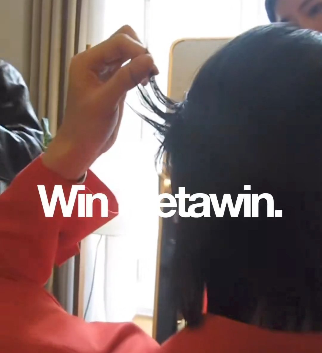 matcharoong's tweet image. Win and his tuing tuing hair🤏🏻

WIN PRADA FW26 ICONIC 
#PRADAFW26xWIN
#winmetawin