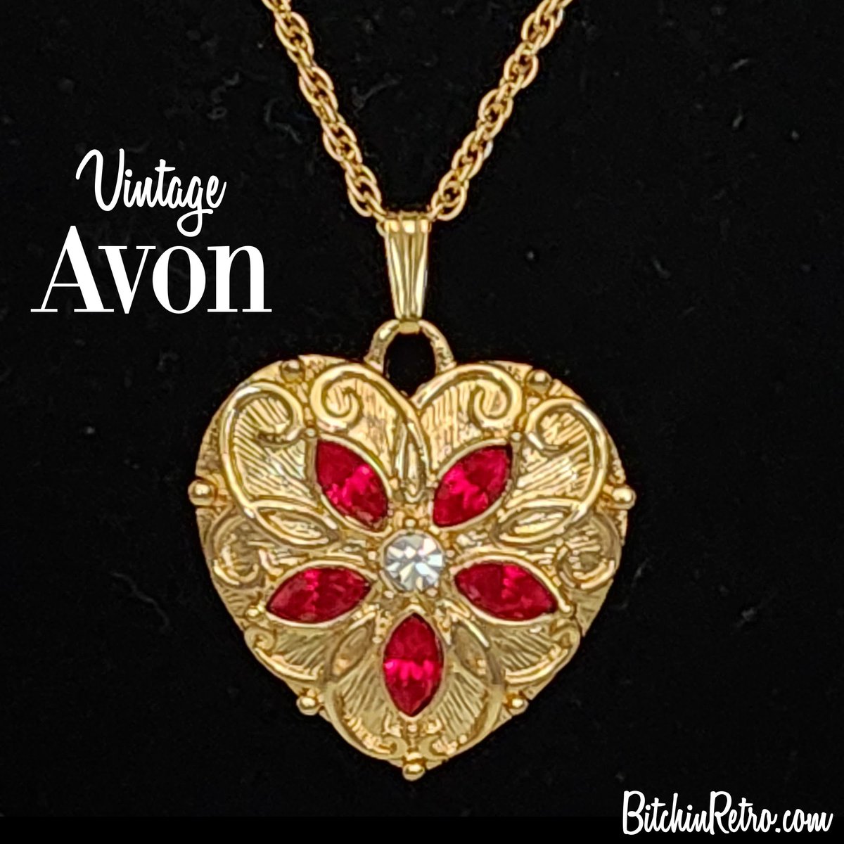 RetroCEO's tweet image. This sparkly rhinestone #Avon necklace is a heart-stopper! (pun intended) Vintage 1993 #heart pendant in an art nouveau style adds a touch of romance. Perfect for adding some old-school charm to any outfit.

#ValentinesDay2026 #giftideas #giftsforher #wow

bitchinretro.com/products/avon-…