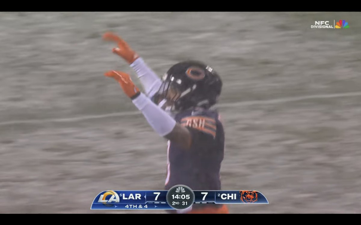 MattNorlander's tweet image. It's so discouraging how Chicago Bears management is dead set on eventually building a new stadium that will be entirely indoors—against the will of so many fans.

Win or lose, this is beautiful. This is how football should be played in the winter.