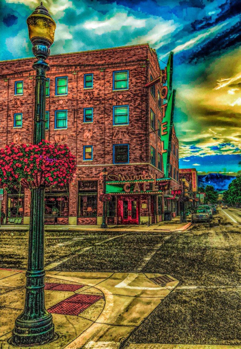 bonnerwrites's tweet photo. I’ve been living in the historic Murray Hotel in Livingston, MT for three years now; building the foundations of my next life. 

#TheMurrayHotel #LivingstonMontana #AnthonyBourdain #SamPechinpah #JimHarrison #RichardBrautigan #HistoricBuildings #HistoricPlaces #PursueYourPassion https://t.co/YbDyPBX4aH