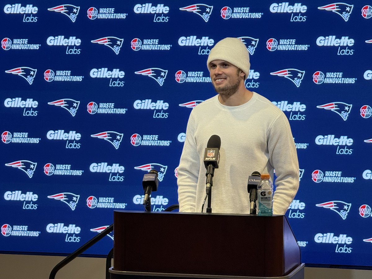 MikeReiss's tweet image. “That ‘Living on a Prayer’, with the snowfall, was sick.” — TE Hunter Henry, on the atmosphere at Gillette Stadium, as he calls the last 2 weeks some of the most memorable of his career