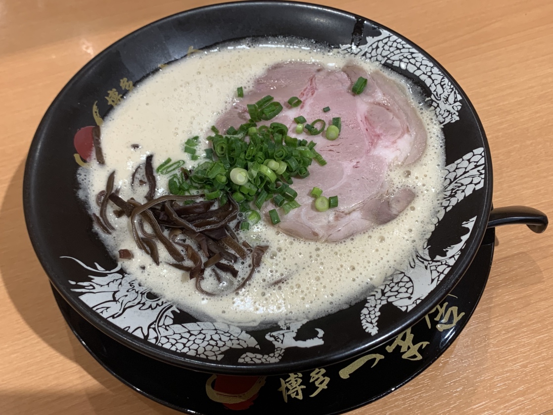 おはエムジー！ 本日の人形町は曇り☁ 週末はどのように過ごされましたか？✨ 私は福岡旅行に行って参りました✈ 大好きなラーメンを食べ溜めしました😂  それでは今週もよろしくお願いします🙇 #企業公式が毎朝地元の天気を言い合う #企業公式さんとつながりたい #企業 ...