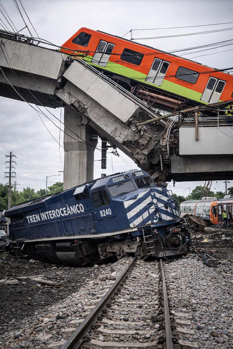 Eddy_Talks's tweet image. Tren Interoceánico descarrilado.
Tren maya descarrilado.
Línea 12 colapsada.

Mismo gobierno, misma mentira, misma impunidad.

El problema no es la obra.
Es el modelo.