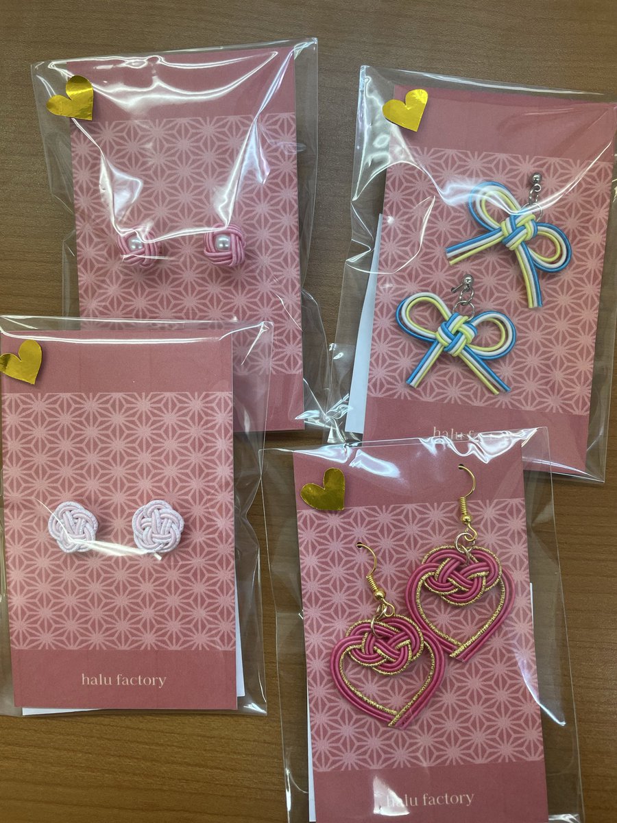 halufactory's tweet image. 💝おはようございます💝

バレンタイン向けの水引アクセサリーを制作いたしました
女性も男性からのプレゼントでもどちらでも良いと思います！
チョコに添えて渡して…♡