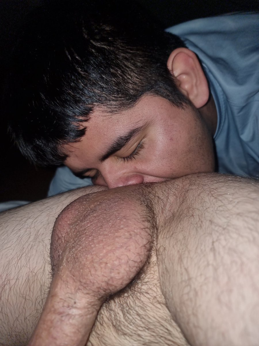 CarlosDLN16's tweet photo. Estaba deprimido, hasta que comí culo 🥰. https://t.co/CzvSuUU64R