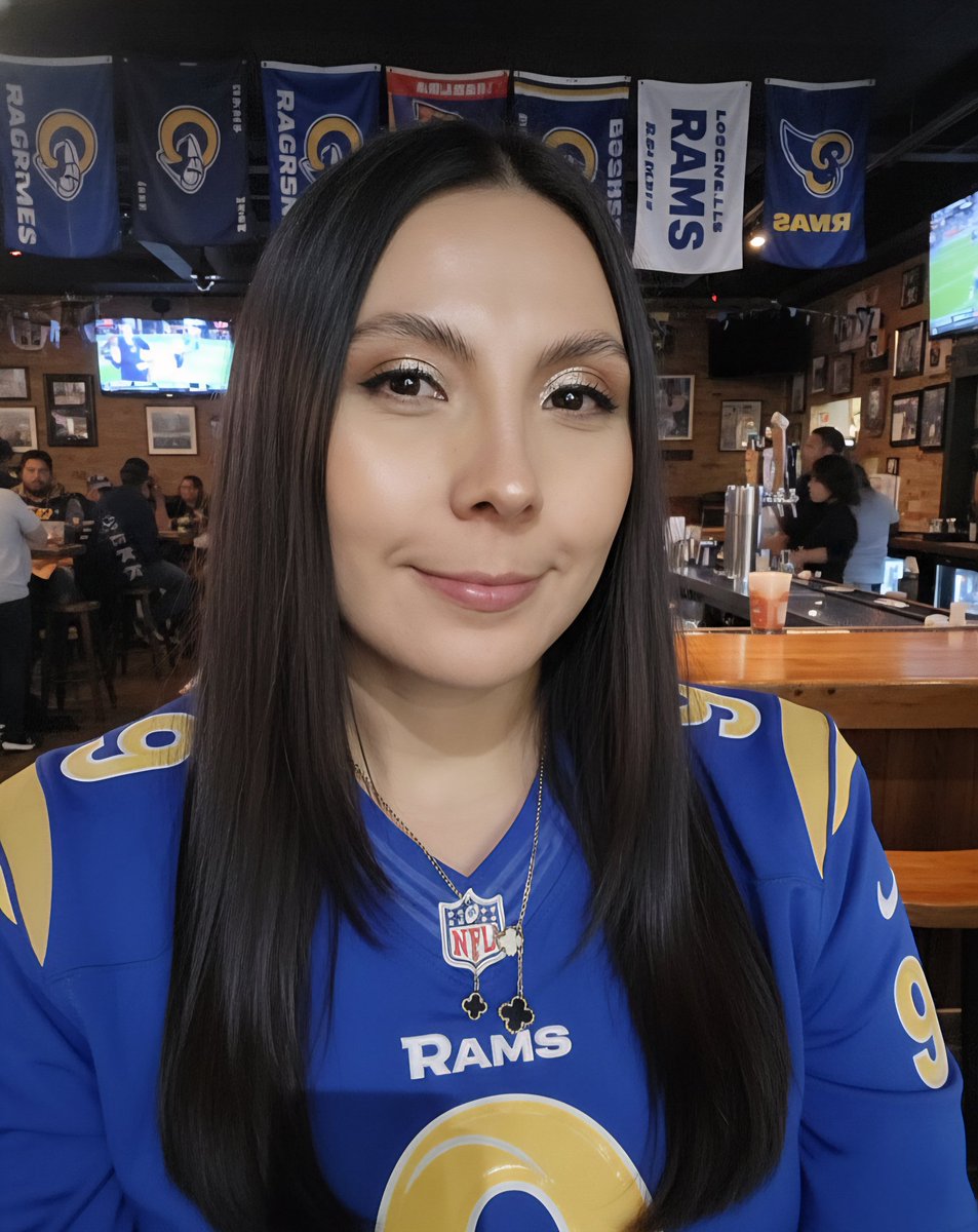 hectoy10's tweet photo. Apoyando a sus Rams de toda la vida! #FOXimpactoNFL @FOXImpactoNFL https://t.co/RHQNZdBNEj