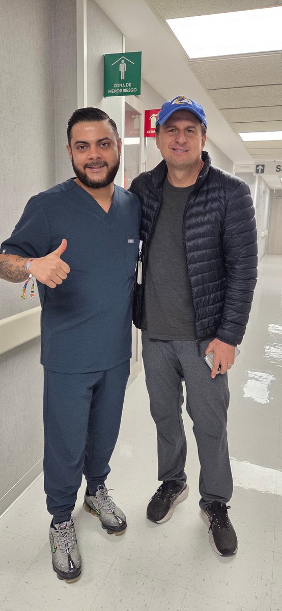HsolisMed's tweet photo. @FOXImpactoNFL  Saludos maestros. Pense que el maestro @JosePabloCoello era steeler de corazón pero ya me di cuenta que no. Excelente narración, saludos al padre santo https://t.co/xBseWUB526