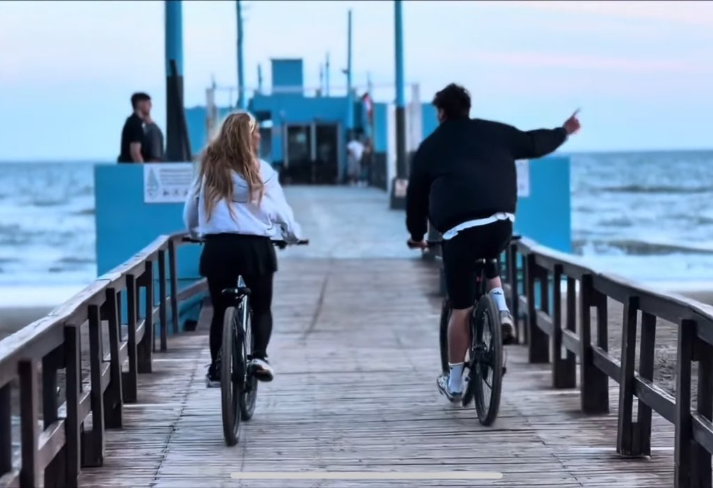 nomeoolviides's tweet image. podría ser tranquilamente la portada de una pelicula de amor