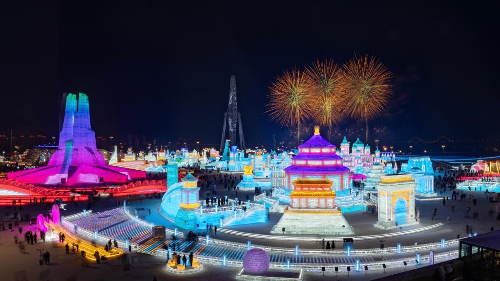 PDChinese's tweet image. 【中國年用電量首超10萬億千瓦時】國家能源局日前消息，2025年中國全社會用電量歷史性突破10萬億千瓦時，達到10.4萬億千瓦時，同比增長5%。這一數字在全球單一國家中尚屬首次，相當於美國全年用電量的兩倍多，超過歐盟、俄羅斯、印度、日本四個經濟體的年用電量總和。