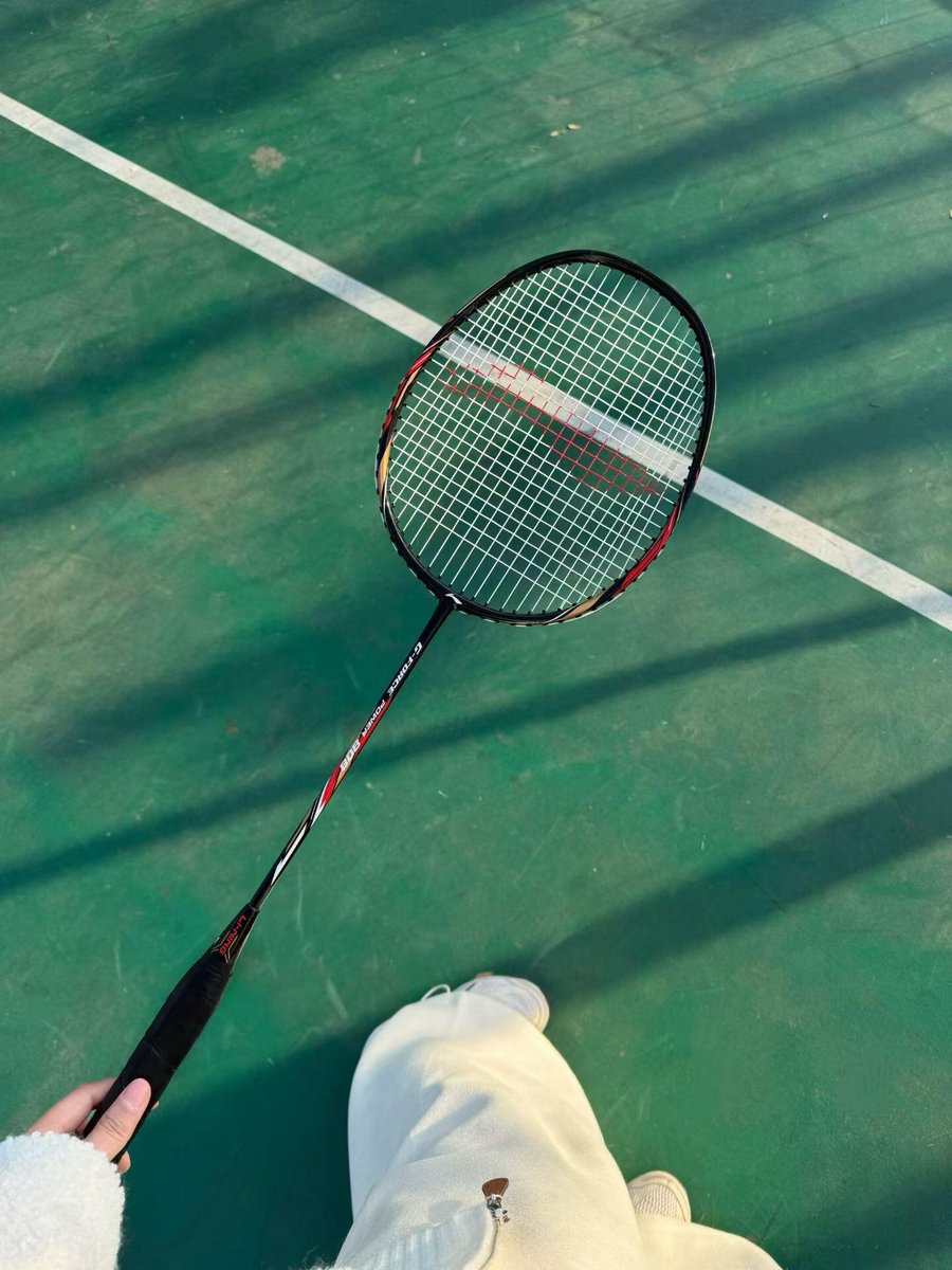 RunSakura7's tweet image. 冬にバドミントンをするときは、服をどんどん脱ぎます（笑）