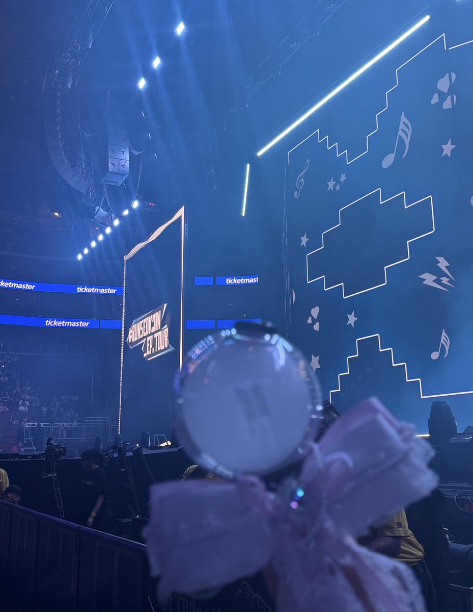 annaluvsbangtan's tweet image. d-day tour ✅
hope on the stage tour ✅
runseokjin tour✅
ARIRANG tour 🔜