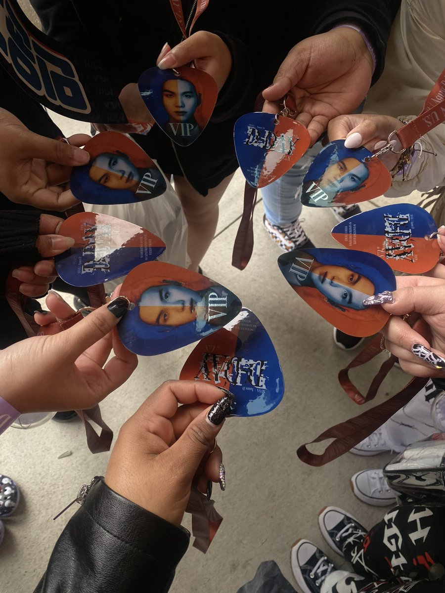 wdytpjm's tweet image. ✨🕯️🍀 manifesting manifesting manifesting 🍀🕯️✨