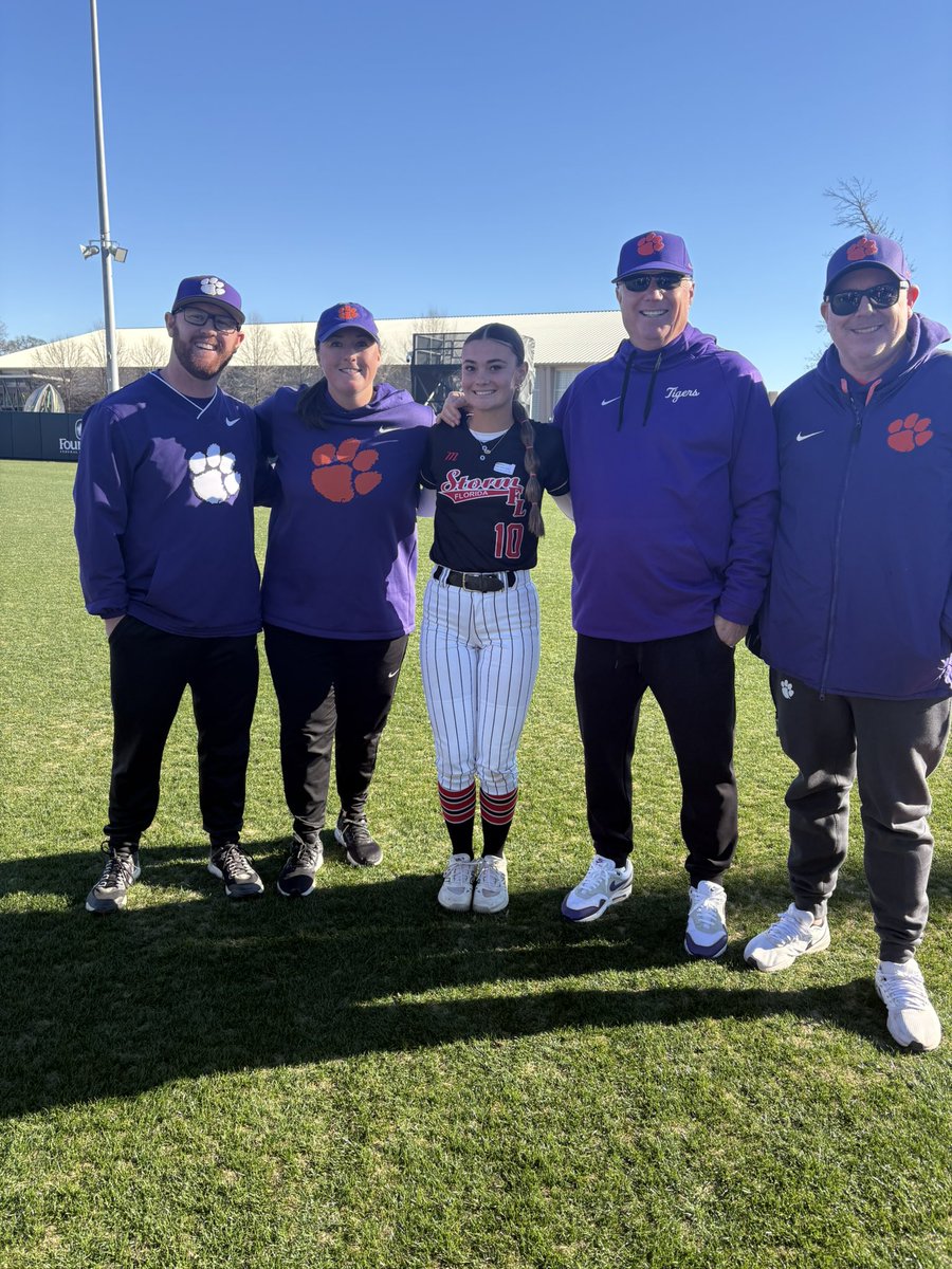 KnoxAubry736's tweet photo. Had an amazing time at @clemsonsoftball camp today!! https://t.co/uTJYbp47yZ