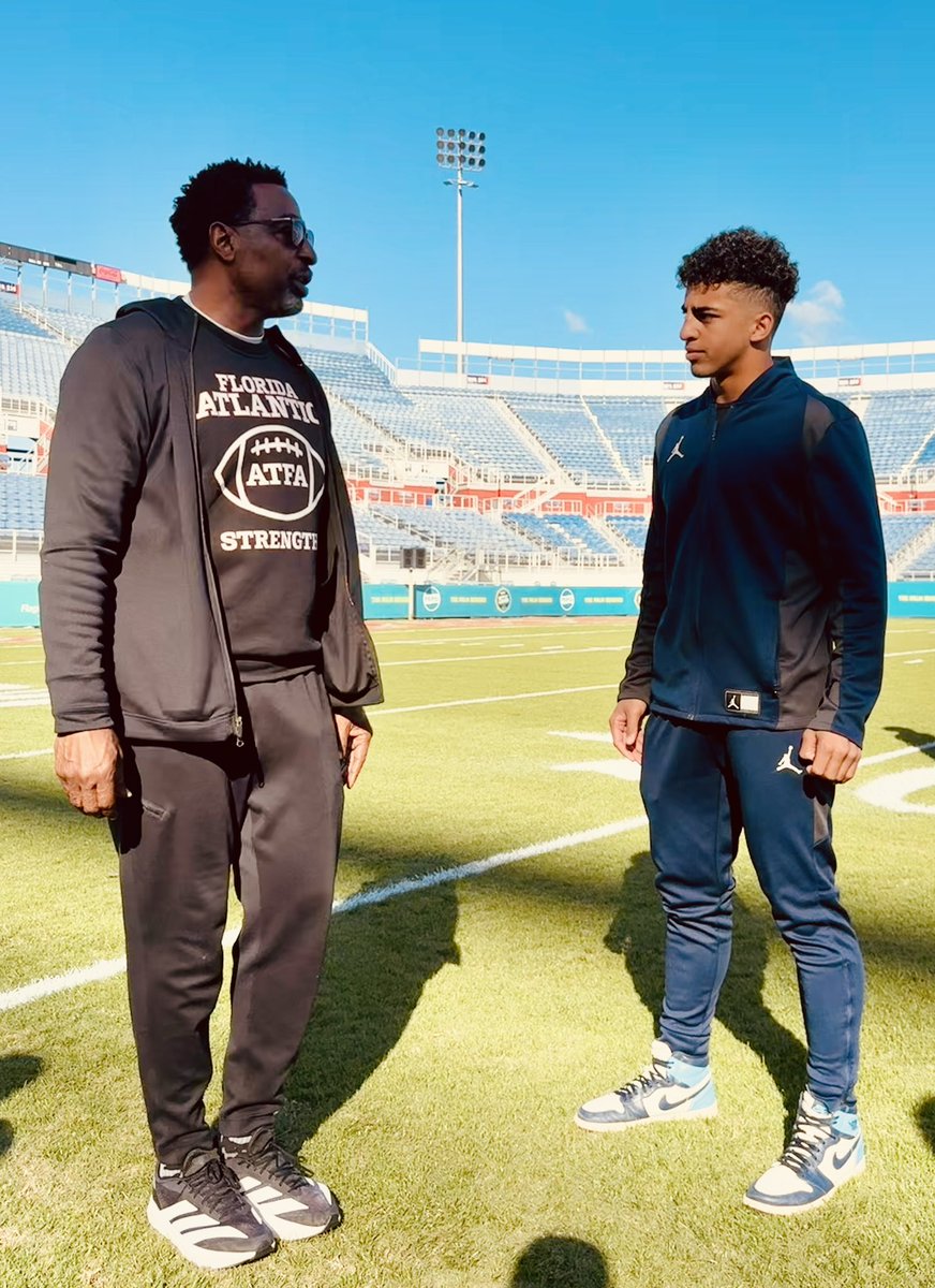 MadoxxDavis's tweet photo. Thank you @criscarter80 for your wisdoms and teachings of the game. Was a blessing meeting youππΎ
#Blessed #FAU #FootballHOF @CartersvilleFB @CHSHurricaneFB @Coachkingruss https://t.co/M6SGcUD6ta