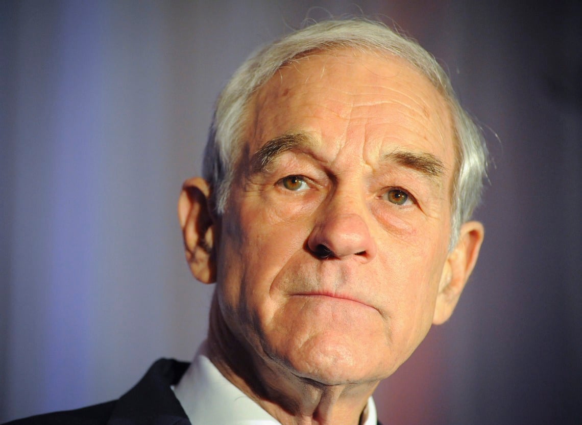 QuotesforGoal's tweet image. "Ninguna nación puede permanecer libre cuando el estado tiene más influencia que la familia sobre el conocimiento y los valores transmitidos a los niños"

Ron Paul 🇺🇸