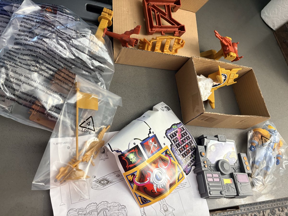 ColorlessTune's tweet image. I may have gone too far in a few places. 

#Mattel #Motu #CastleGraySkull #Unboxing #ToyPhotograpghy