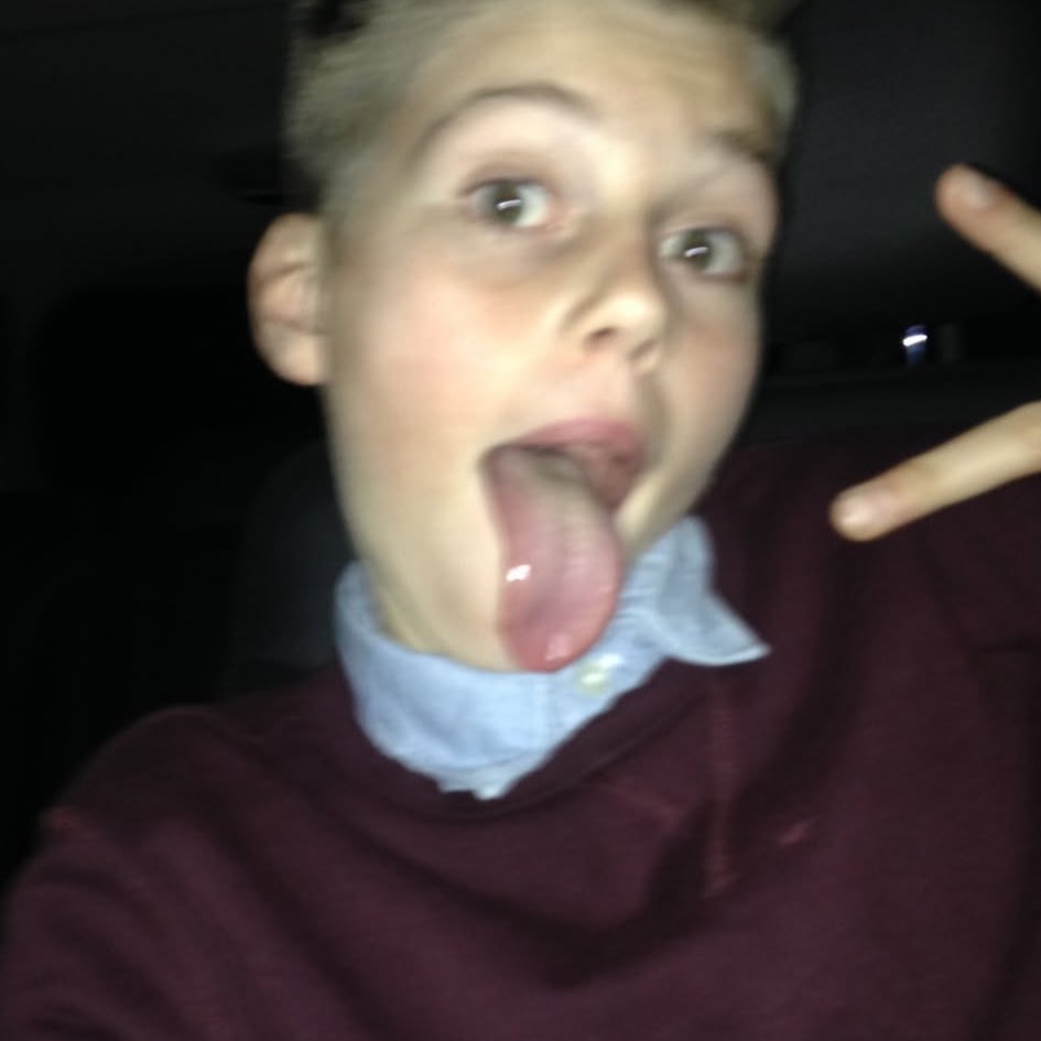 comfort for ruel stans (@safeforuel) on Twitter photo 