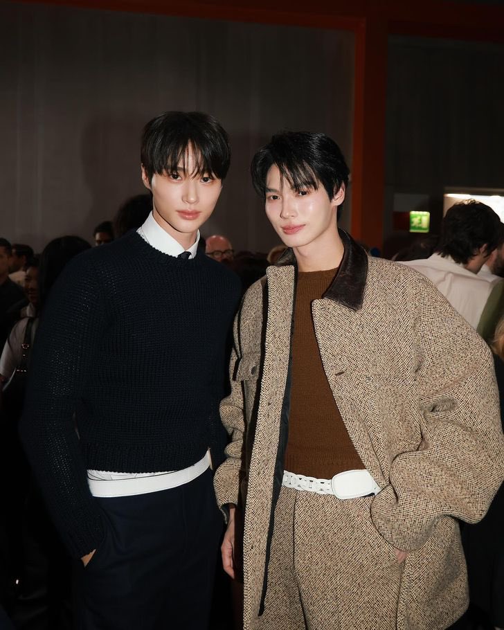 jsmtjyygyjbbjb's tweet image. สองคนนี้นัดกันทำผมทรงเดียวกันปะ 
ถ้าเทอผมสั้นฉันผมสั้น ถ้าเธอผมยาวชั้นก็ผมยาว