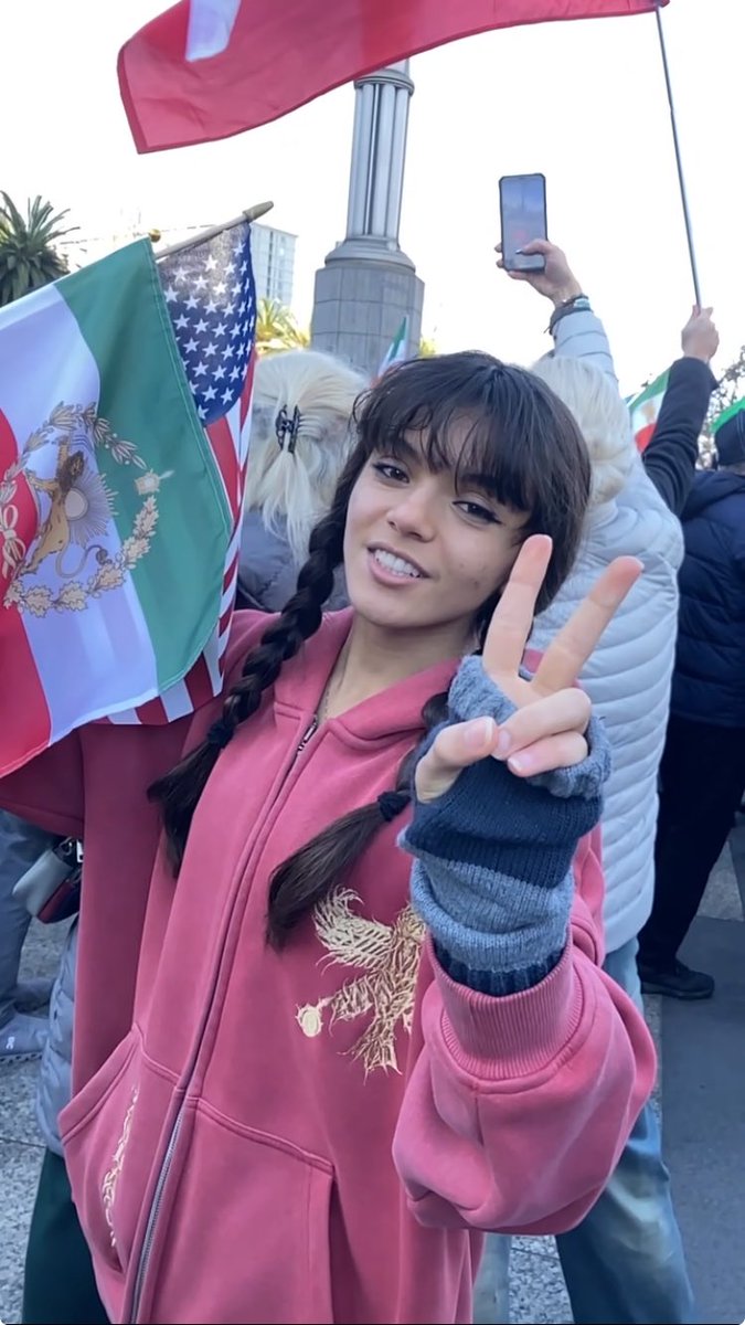 Tarakb0's tweet image. I dedicate this post to my family member fighting in Iran, whose final request before the internet was cut, was to continue chanting the name of Reza Pahlavi. 

While making this call, people were shot around her for doing the same: calling for the Crown Prince. 

As a member of…