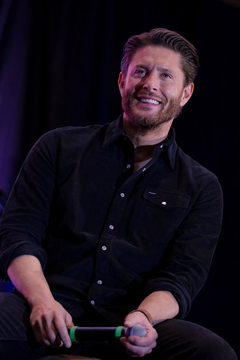 CreationEnt's tweet photo. Jensen and Misha onstage at #SPNVegas! https://t.co/vly1wH6Q5H