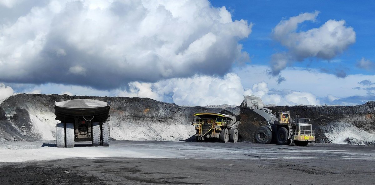 LA MINERÍA YA EMPLEA A 100 MIL PERSONAS

El sector ya emplea a más de 100.000 personas entre puestos directos e indirectos y se consolidó como uno de los principales generadores de empleo formal y calificado. Tiene salarios por encima del promedio y fuerte impacto en las