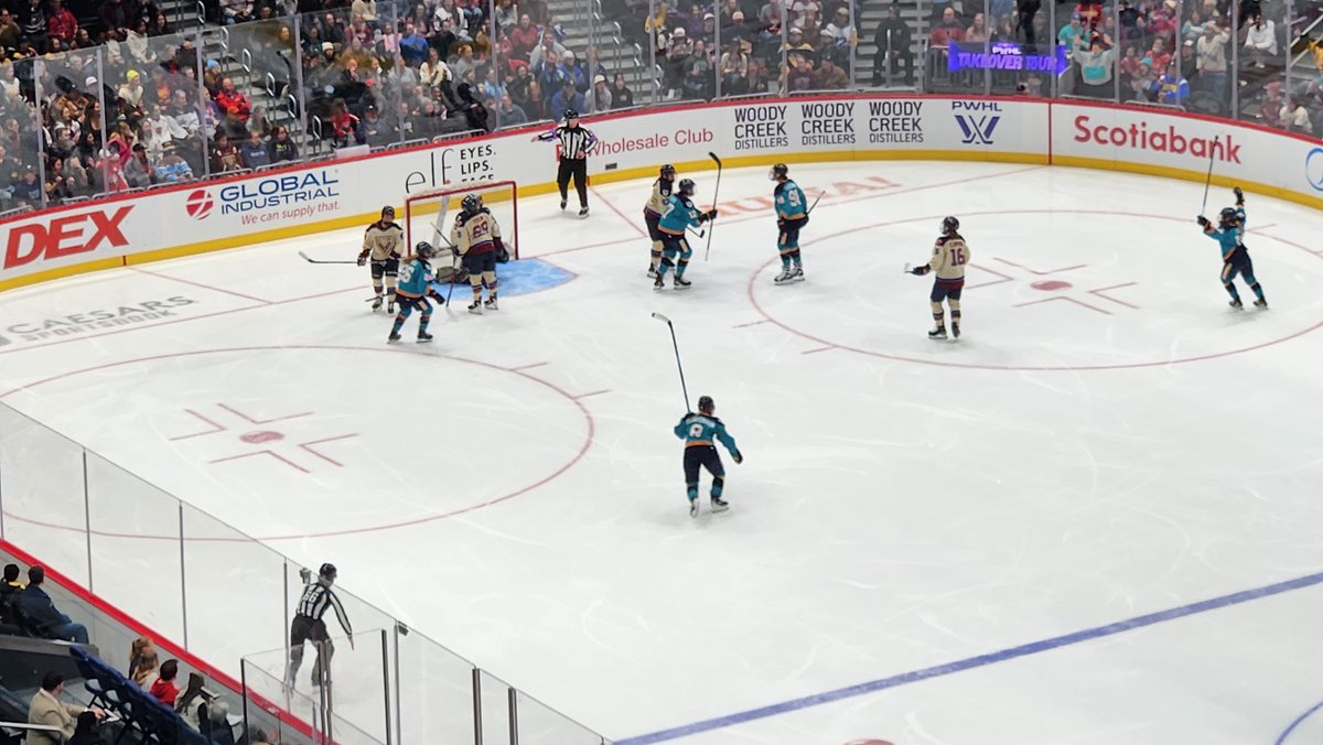 TXHT_Hockey's tweet photo. PWHL Sets Record in Sirens Win in DC
The PWHL took over Washington DC with a record crowd as the New York Sirens and Montreal Victoire battled it out for third place in the PWHL. #PWHL #PWHLTakeoverTour #PWHLSirens #PWHLVictoire
https://t.co/tthkaUF1Md https://t.co/3JSH7kBiST