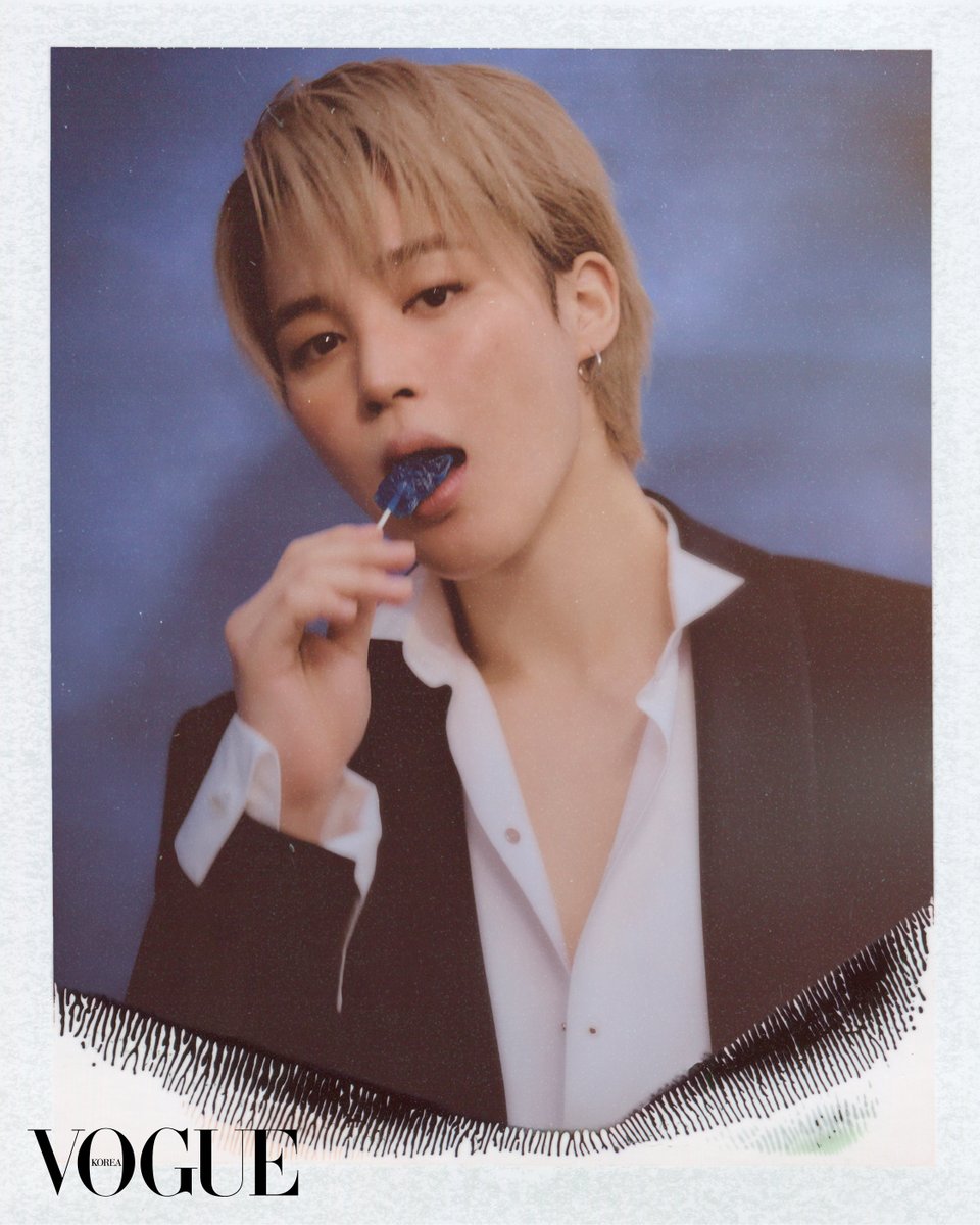 VogueKorea's tweet image. #협찬 #VoguePictures #Jimin 
“모든 순간 ‘팀이 있어야 나도 있다’는 말의 무게를 느껴요. 집에 있거나 밥을 먹는 일차원적 순간부터 꿈꾸는 음악을 만들어가는 더 치열한 순간에 이르기까지 매 순간에요. 지금 누리는 모든 게 방탄소년단에게서 온 것이고, ‘아미’에게서 온 것이기 때문에 언제나 그…