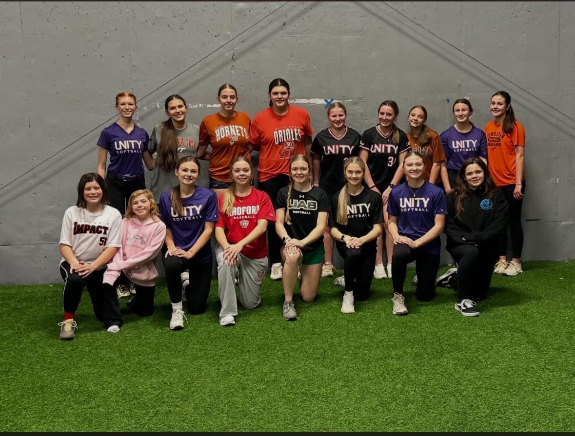 Friday Night Live <a href="/BattersBoxRVA/">The Batter’s Box</a> provided some great reps and feedback with an awesome group of girls 🥎