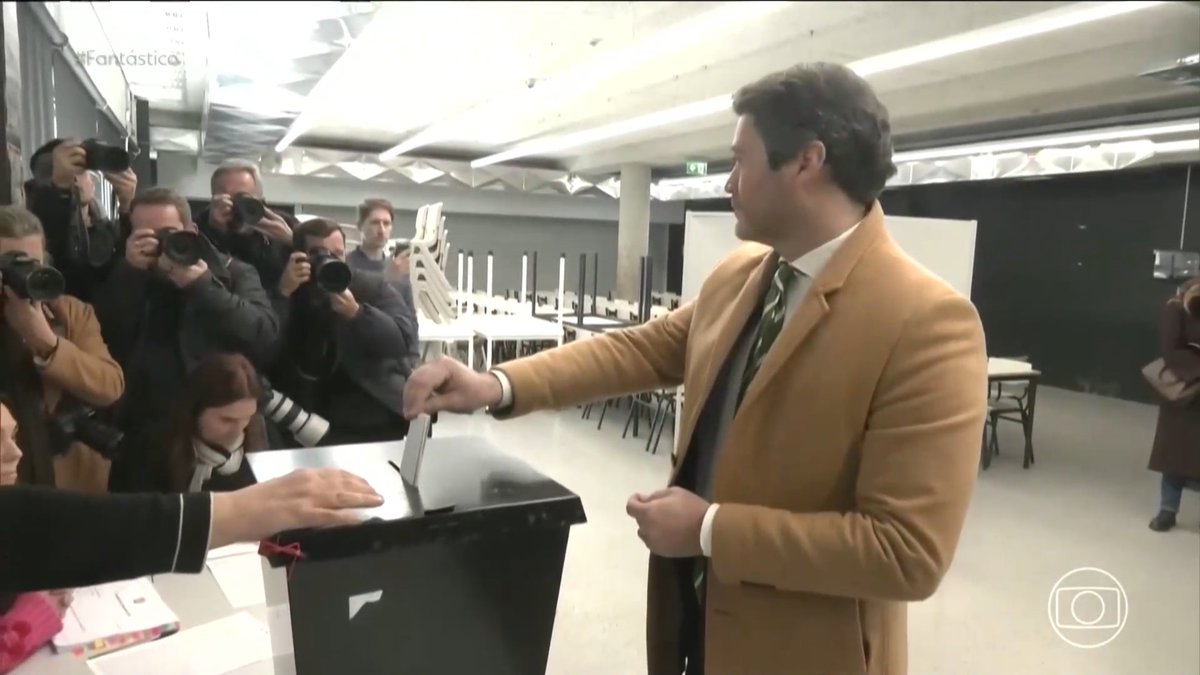 Os caras em Portugal votam com papel. #fantastico #eleicoes