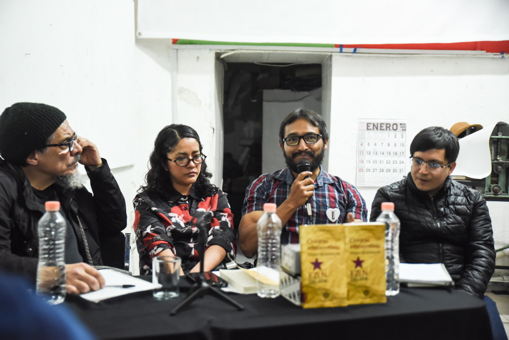 📚 #Cultura | Presentan “Crónicas intempestivas” de Egbert Méndez. Una obra que analiza con ojo crítico el ascenso del #EZLN y su impacto en la política mexicana. Un recorrido necesario por la memoria rebelde de Chiapas y el México profundo. 👇🇲🇽 zurl.co/SZUcW