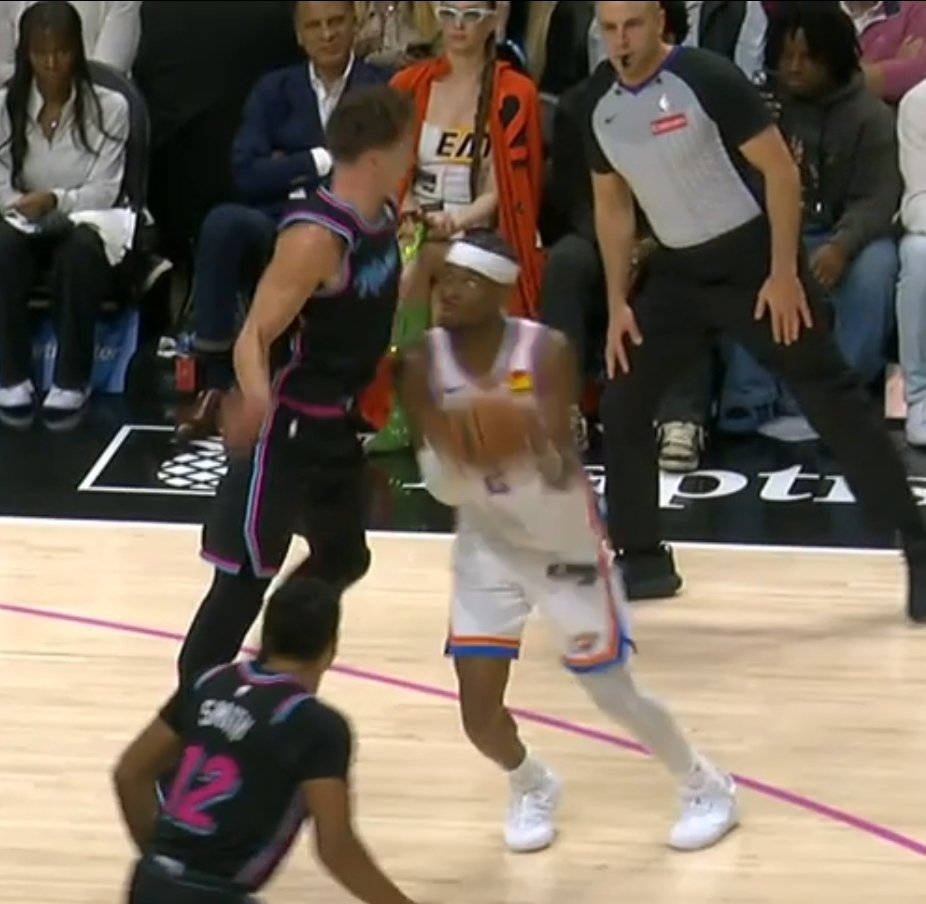 Gans83's tweet photo. @NBAOfficial Only you guys would override an official in GREAT position to see SGA lean to initiate the contact and say he's going straight up

There's no way we can take the L2M or the league's training seriously if this is the kind of evaluations you produce https://t.co/yNsDwbMtXE