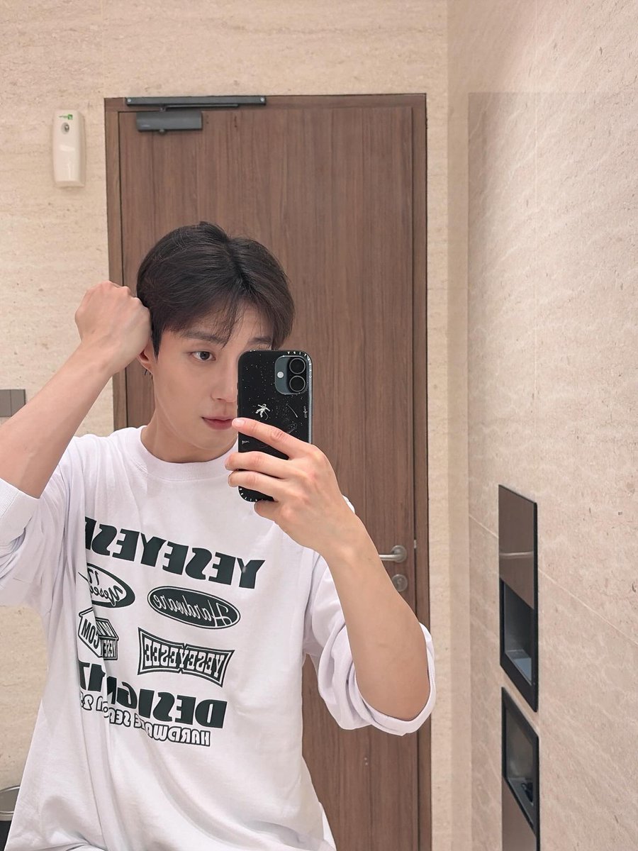 beeeestdjdjdjgm's tweet image. 260119 두스타그램💙
#하이라이트 #비스트 #윤두준 #두준 #YOONDUJUN

에이요 이번주도 다시 스타트🥹
이번주는 하루에 한 번씩 착한일해서 럭키포인트를 쌓아볼까요?
일단 저는 짜증내지 않고 기상에 성공! 1포인트 적립!! 목표는 10포인트!
포인트가 쌓일때마다 댓글에 남겨주세요! 그럼 이번주도…